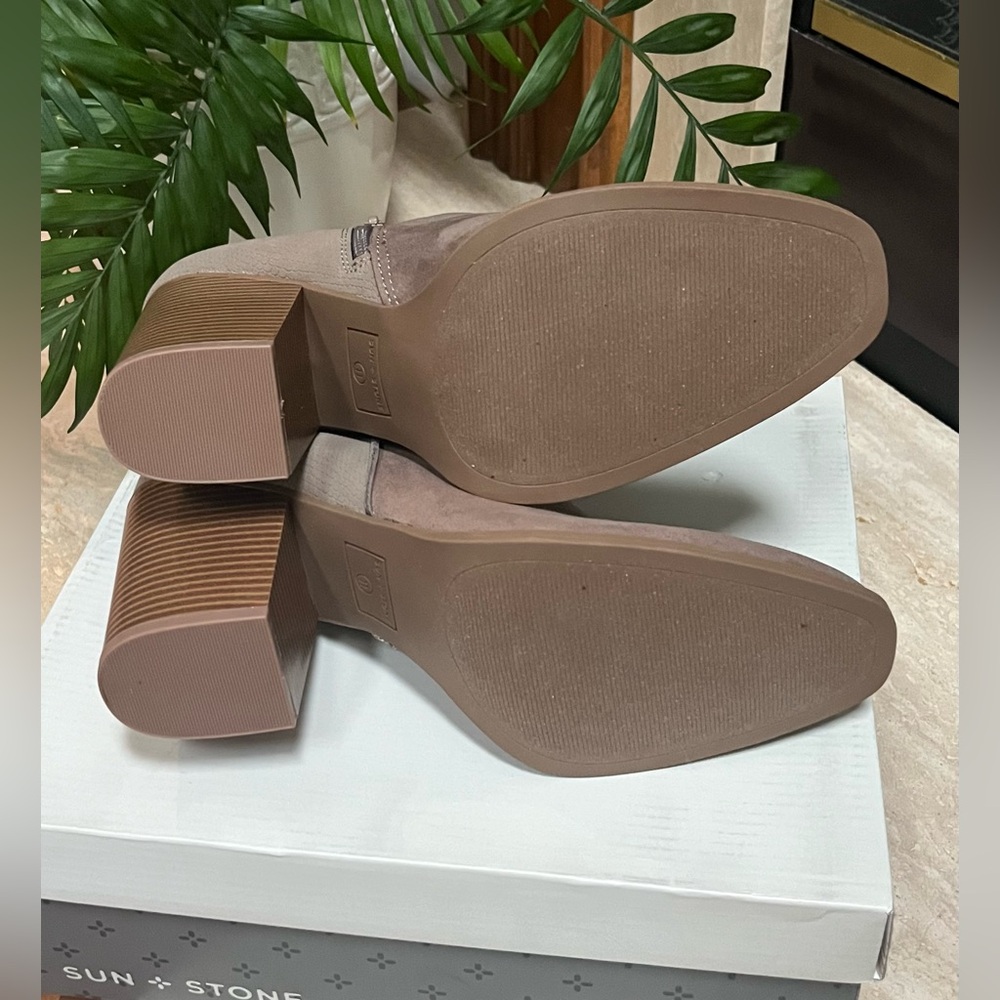 NWT Sun + Stone Women’s Gracey Faux Suede Booties - Picture 11 of 12